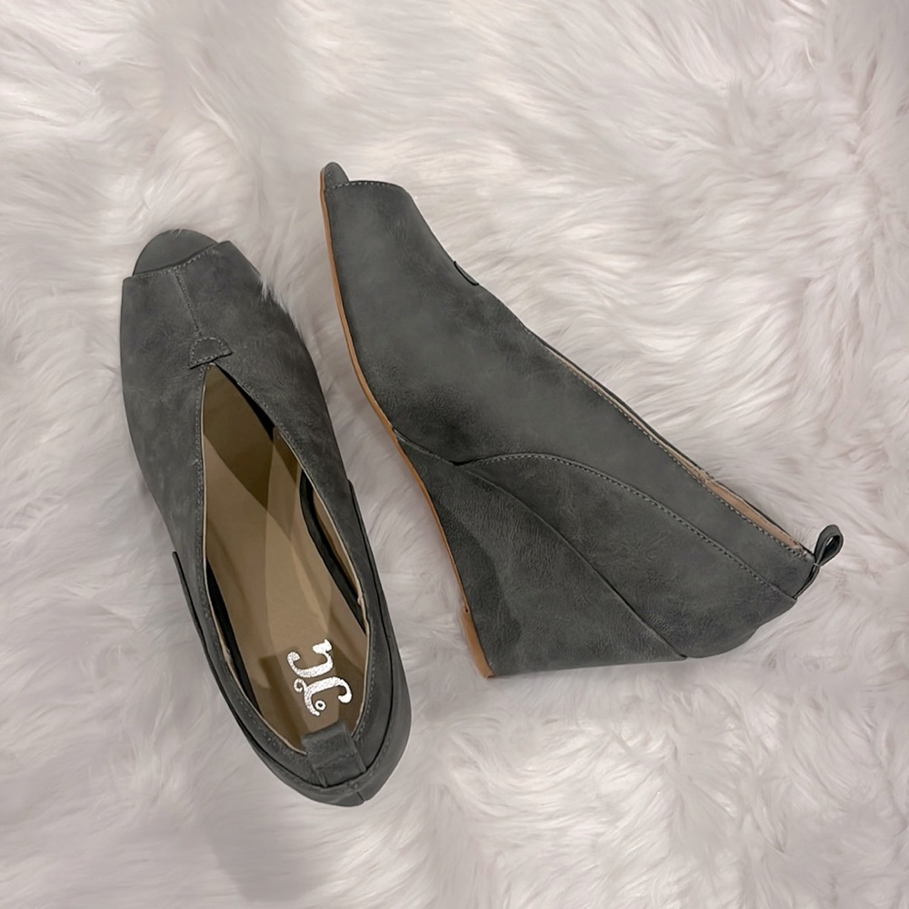Journee Collection Calista Women’s wedge heel peep toe shoes, size 10, grey